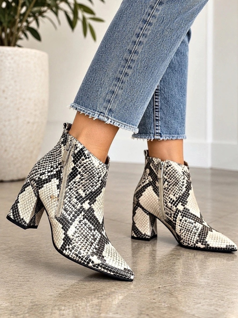 Marc Fisher Retta2 Women’s 6.5M Leather Snake Print Ankle Booties Multi